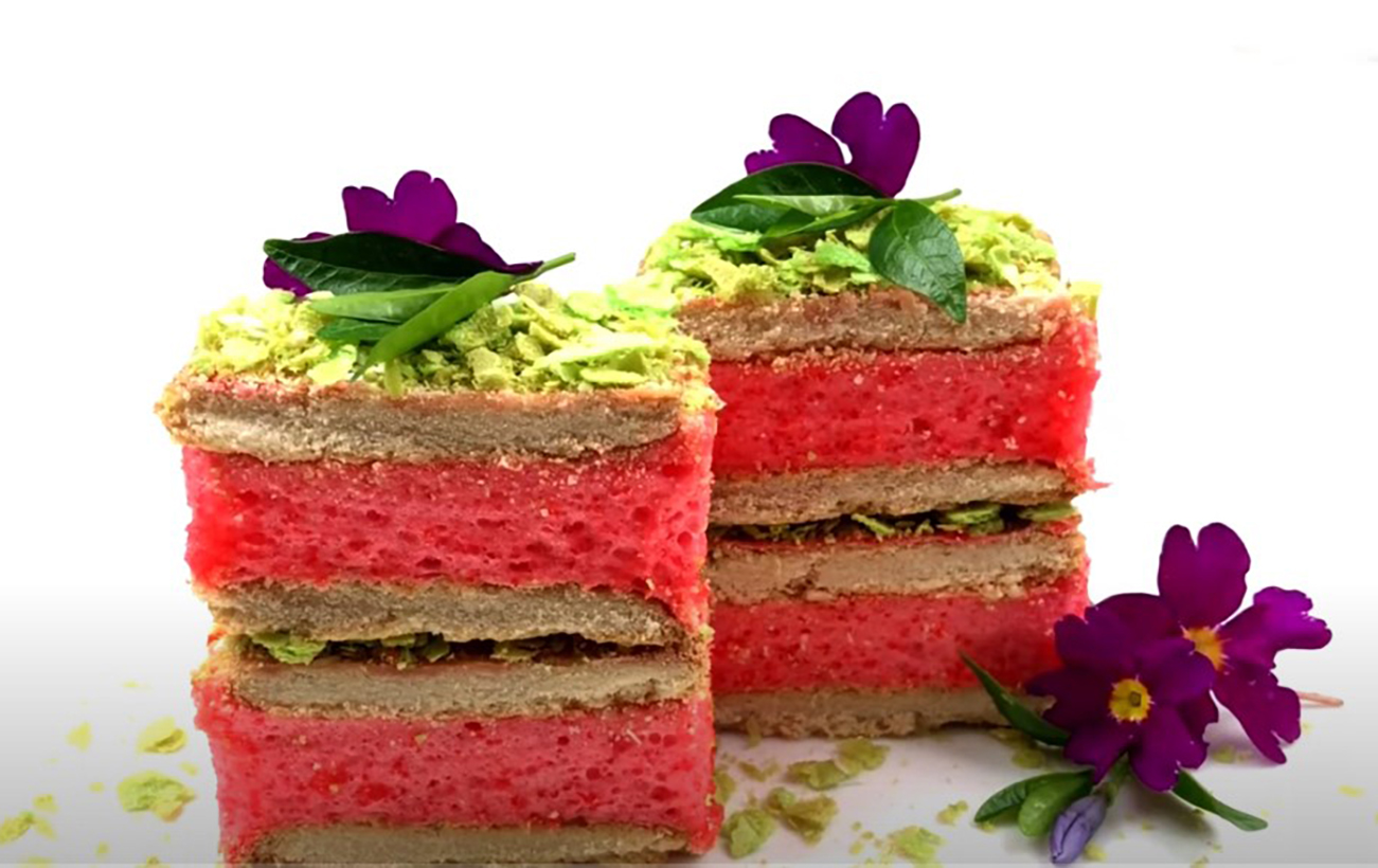 Здивує смаком вас і ваших близьких. Бюджетний пляцок-суфле, який готується за 10 хвилин (відео)